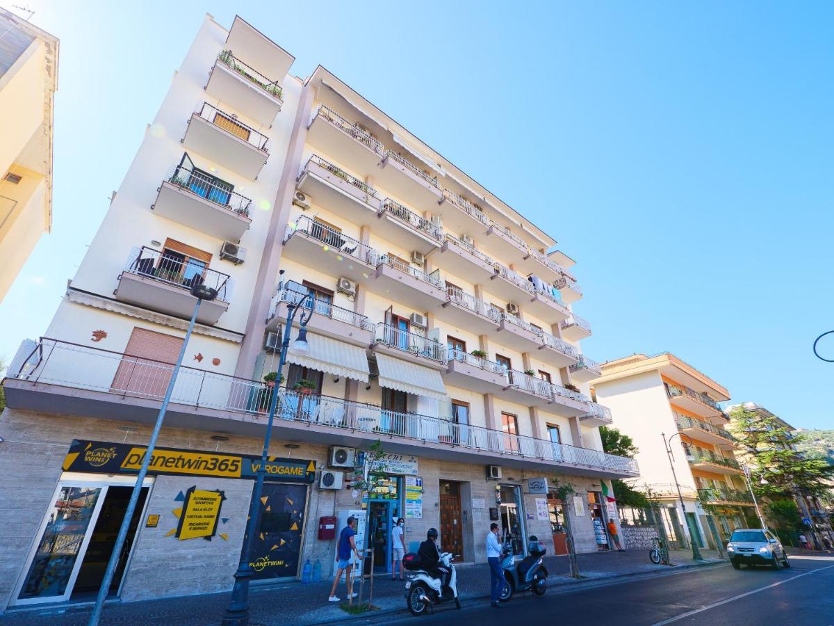 Aranci Apt 67 - Sorrento Centre And Vesuvius View ภายนอก รูปภาพ