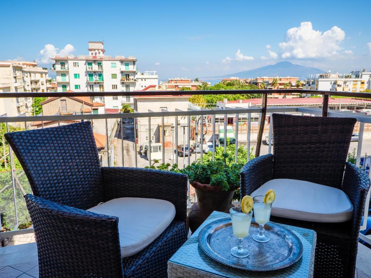 Aranci Apt 67 - Sorrento Centre And Vesuvius View ภายนอก รูปภาพ