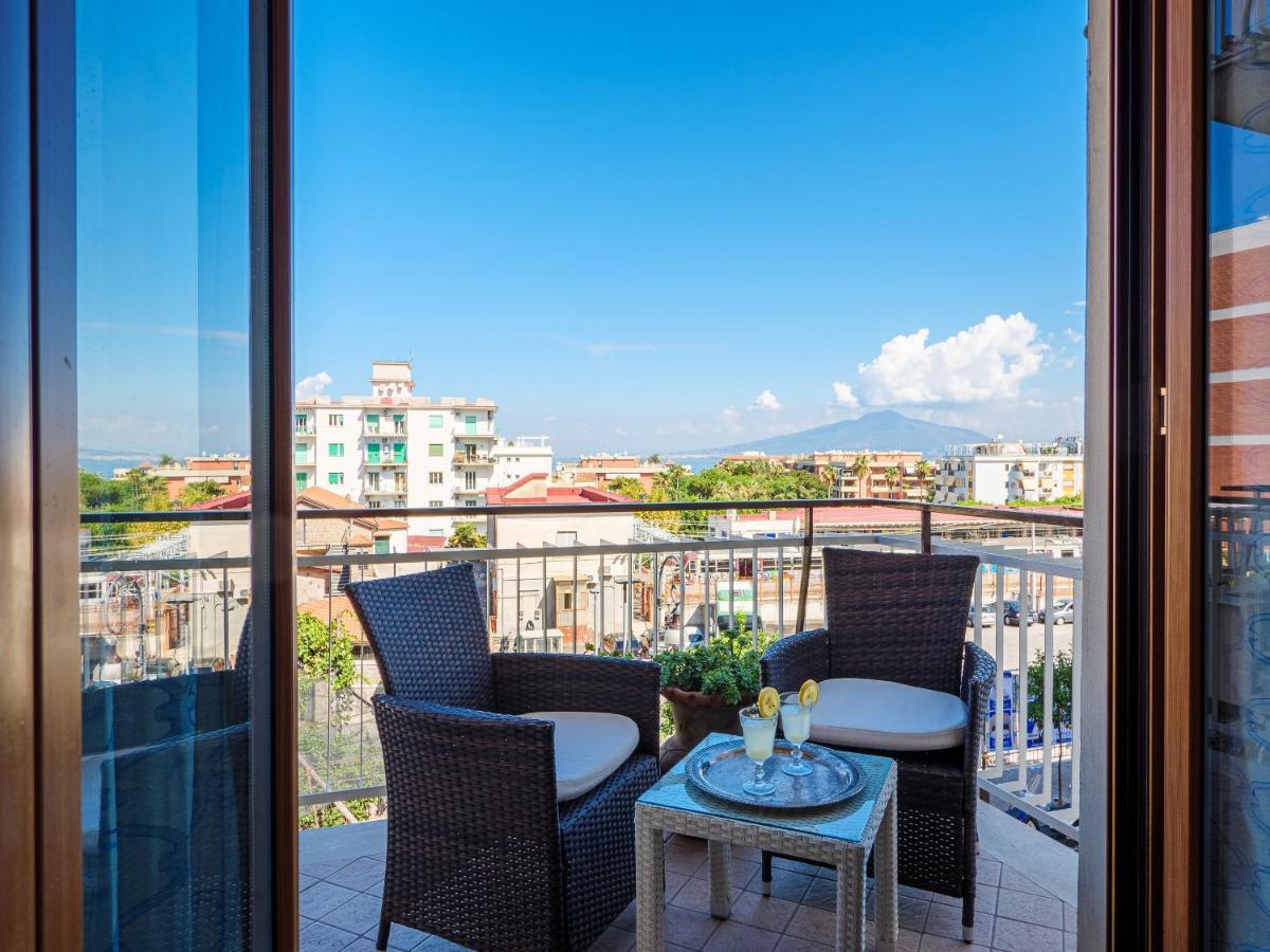 Aranci Apt 67 - Sorrento Centre And Vesuvius View ภายนอก รูปภาพ