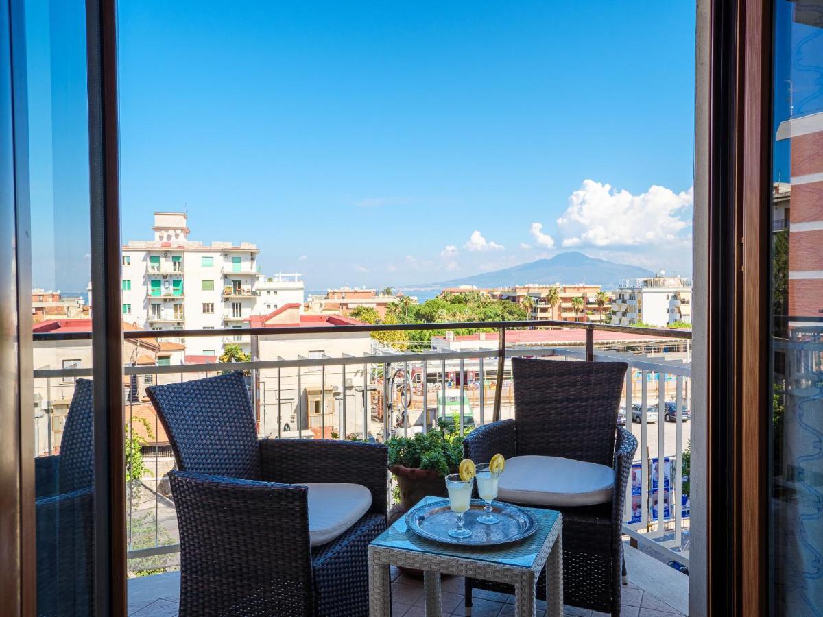 Aranci Apt 67 - Sorrento Centre And Vesuvius View ภายนอก รูปภาพ